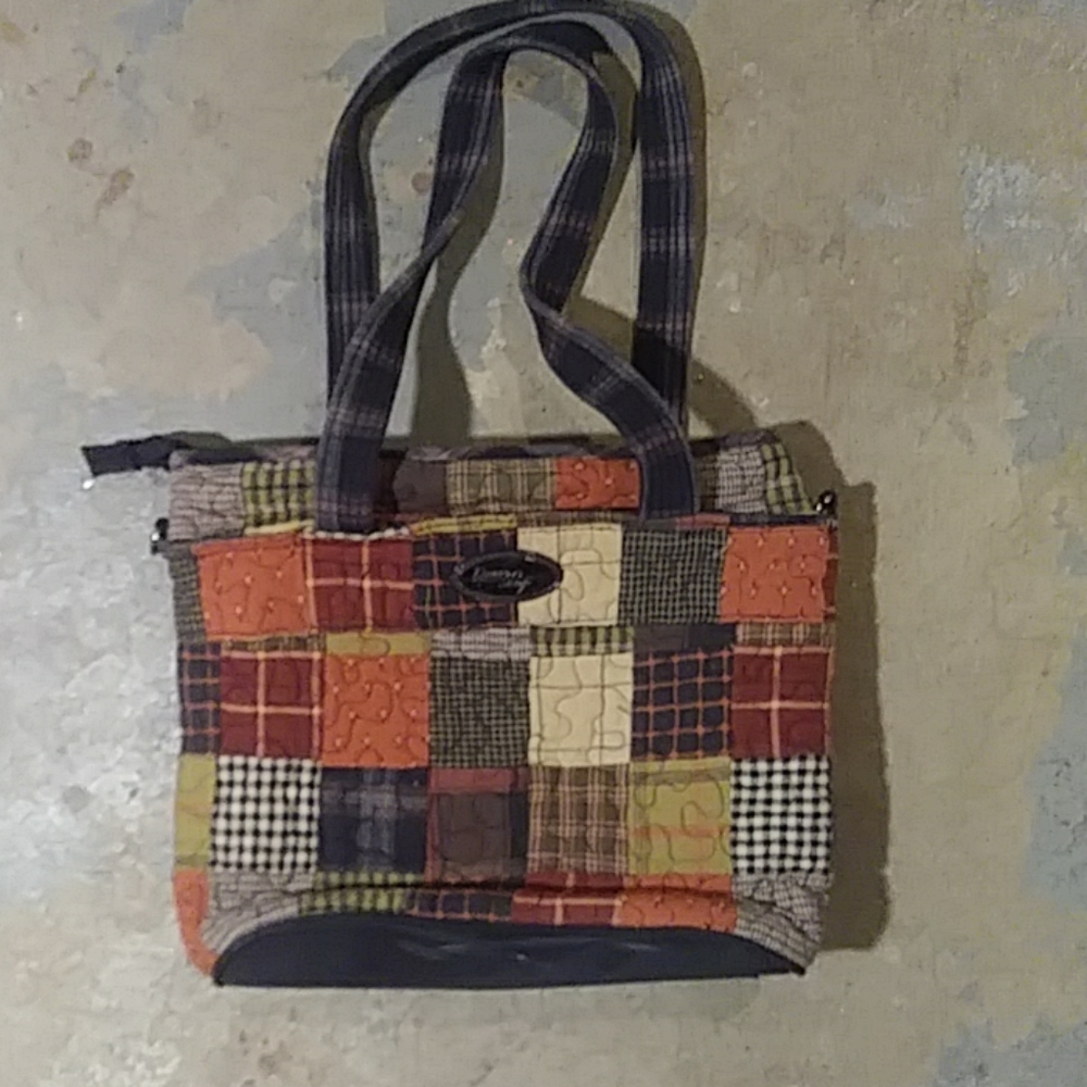 Donna sharp quilted handbag